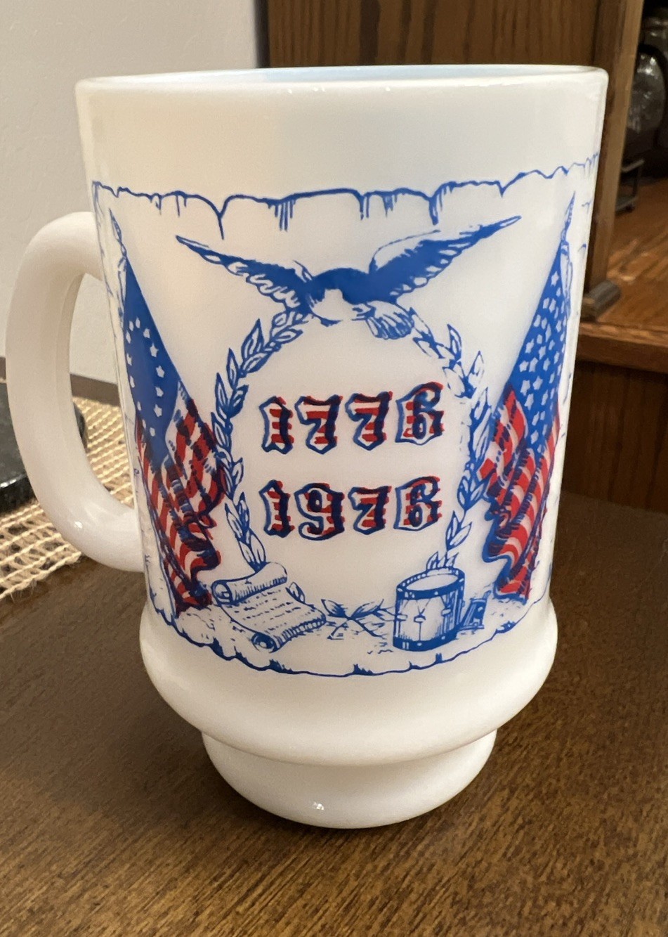 Vintage 1976 American 1776 Bicentennial Commemorative Drummer Milk Glass Mug Vintage 1976 American 1776 Bicentennial Commemorative Drummer Milk Glass Mug