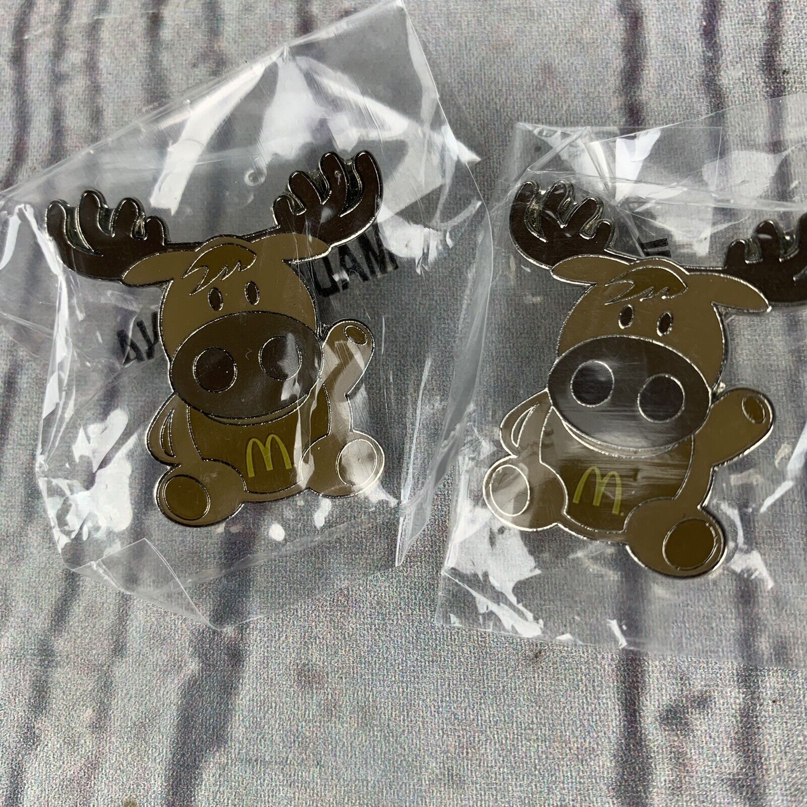 LOT x 2 McDonald\'s Pin McMerry Christmas Moose Promotional Pin SEALED