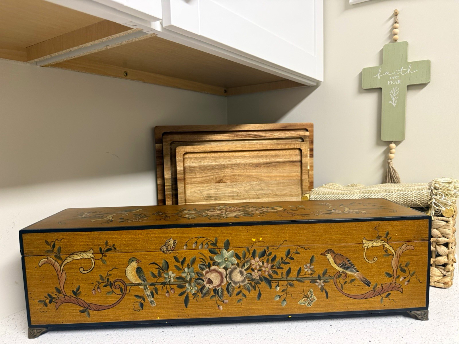 Vintage Chelsea House Hand Painted Wooden Keepsake Box Chest #2059 Vintage Chelsea House Hand Painted Wooden Keepsake Box Chest #2059