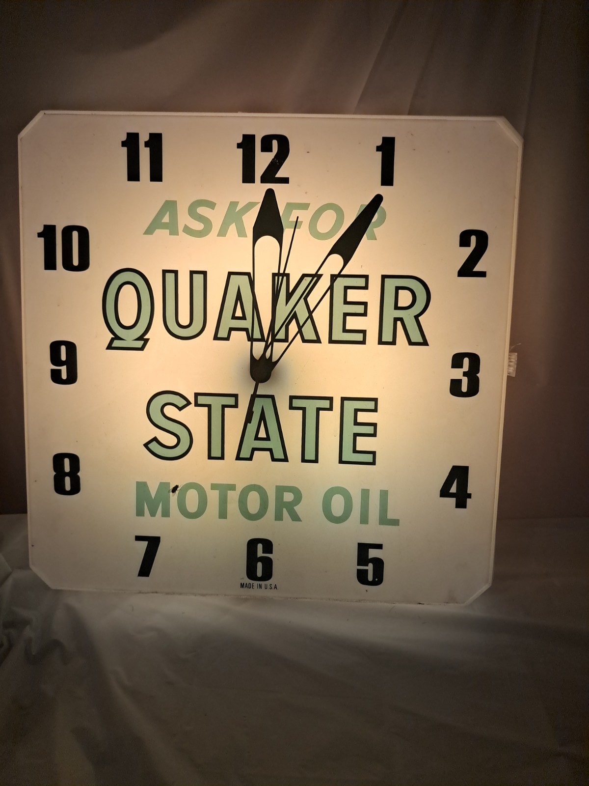 Vintage Ask For Quaker State Motor Oil PlasticLight Up Clock Vintage Ask For Quaker State Motor Oil PlasticLight Up Clock