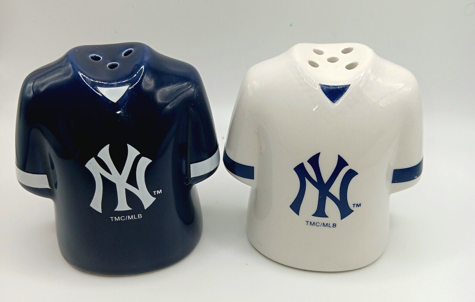New York NY Yankees Gameday Salt And Pepper Shakers