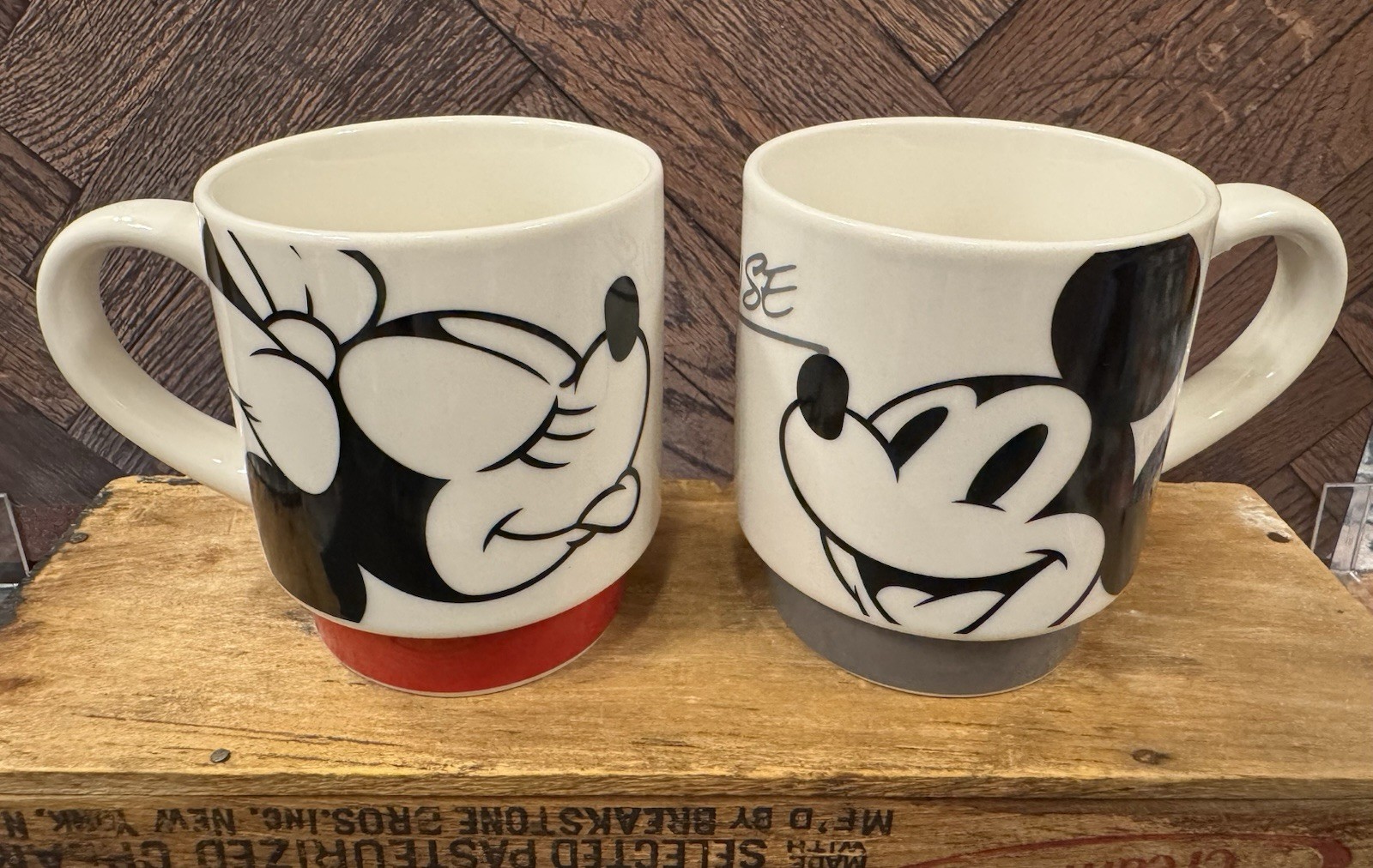 New Disney Daiso Japan Mickey& Minnie Mouse Stackable Mug Set Coffee Cups 2pc