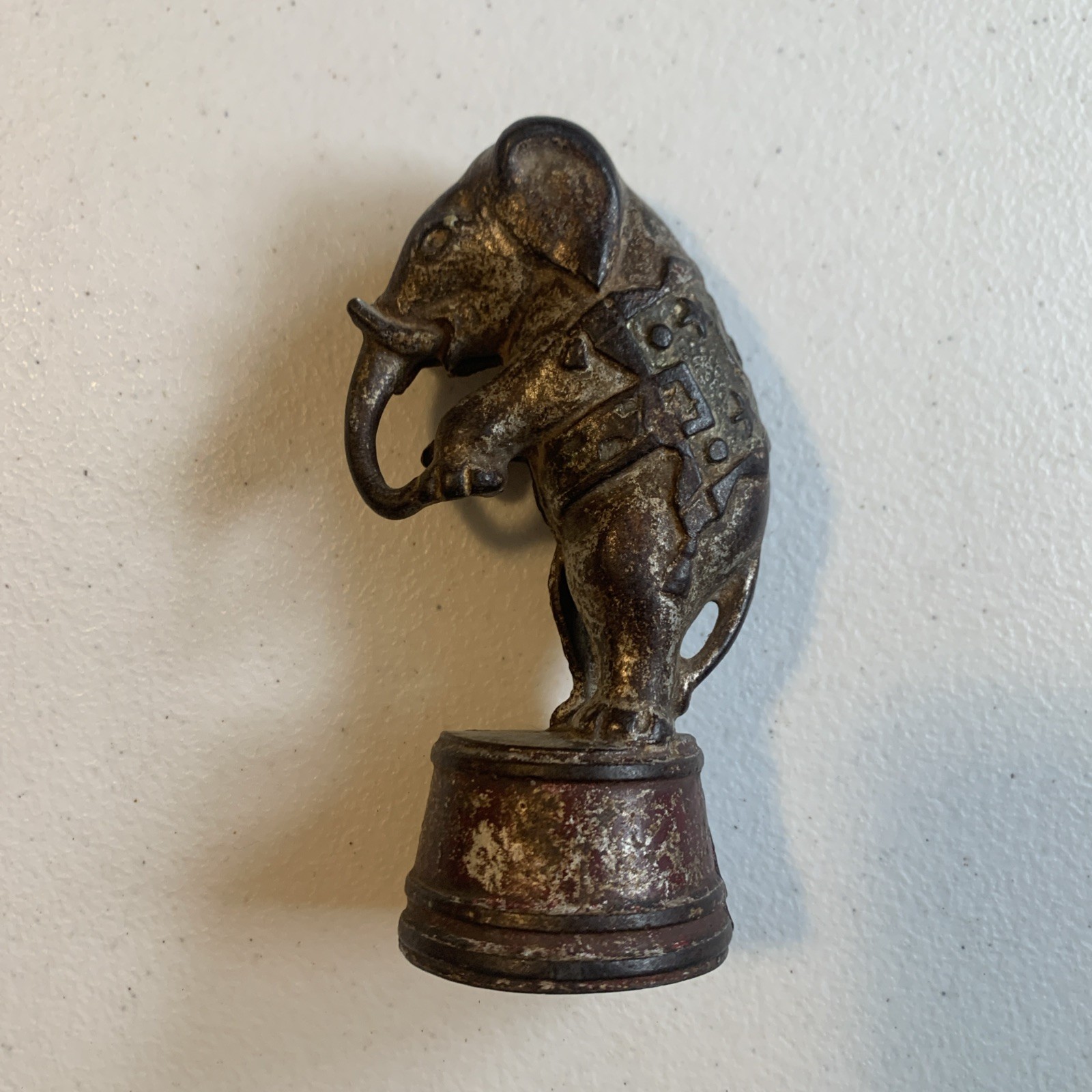 Antique A.C. Williams ELEPHANT ON TUB Circus Cast Iron Still Bank