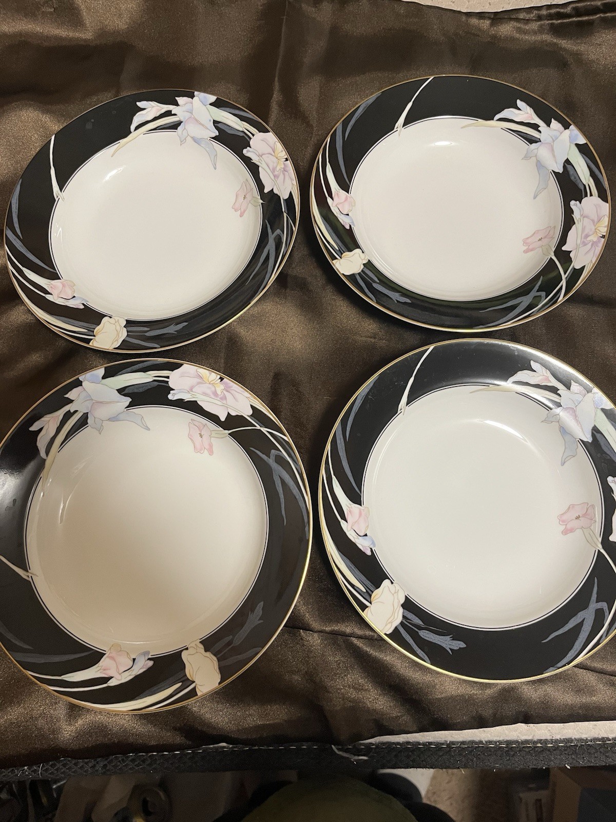 Set of 4 Mikasa Japan Charisma Black L9050 Rimmed Soup Bowls Fine China SUPERB Set of 4 Mikasa Japan Charisma Black L9050 Rimmed Soup Bowls Fine China SUPERB