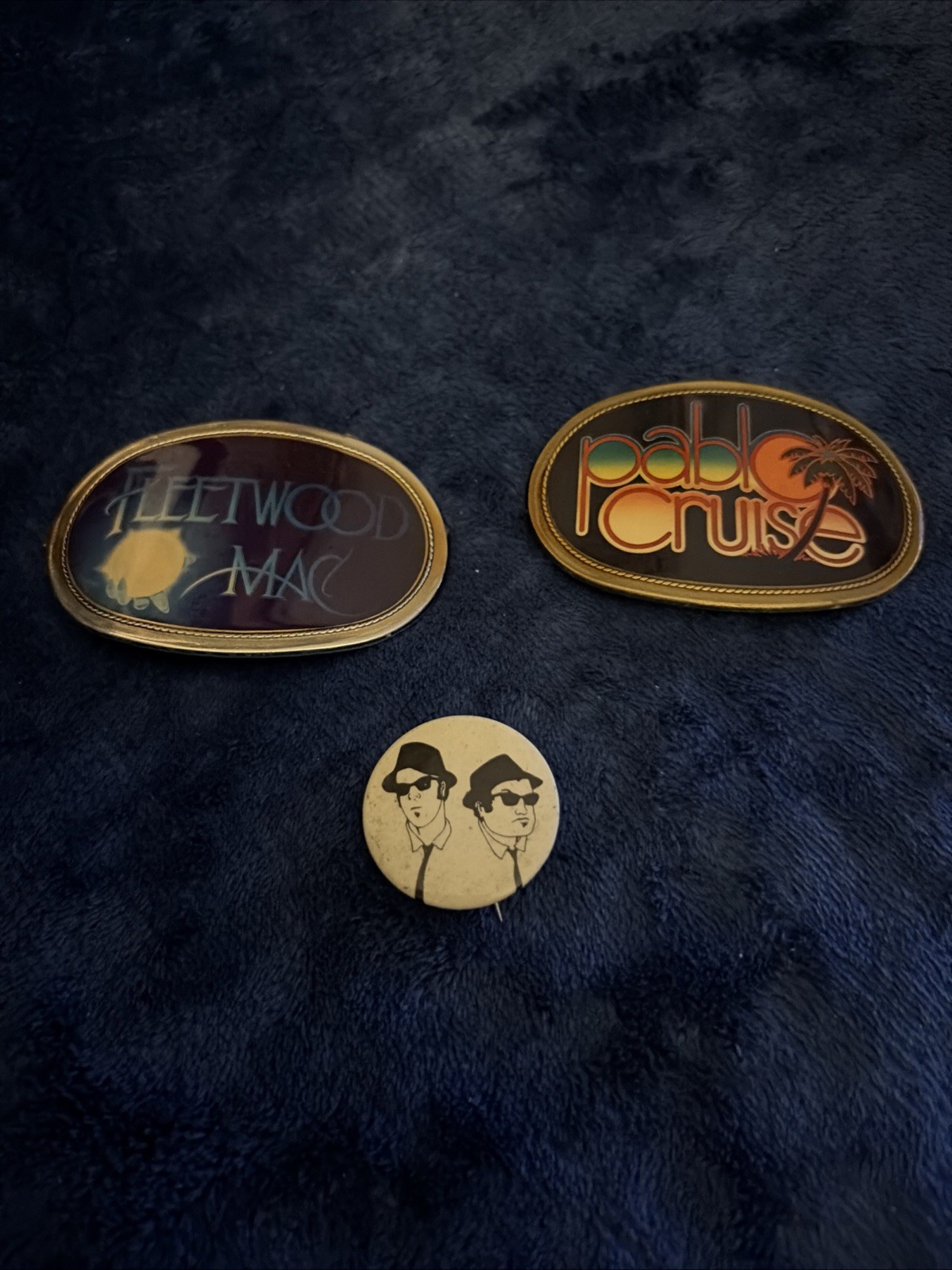 Lot of 2 Classic Rock Belt Buckes and nostalgic period Blues Brothers button 