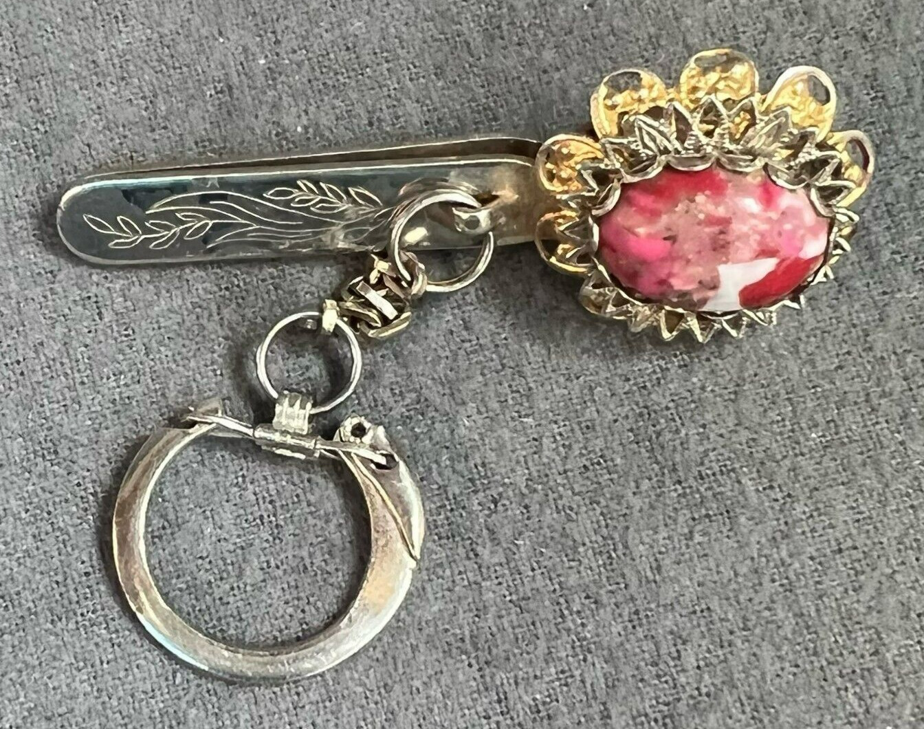Vintage KINGS KEY FINDER Keychain Clip On  Dark Pink Stone on Gold Tone