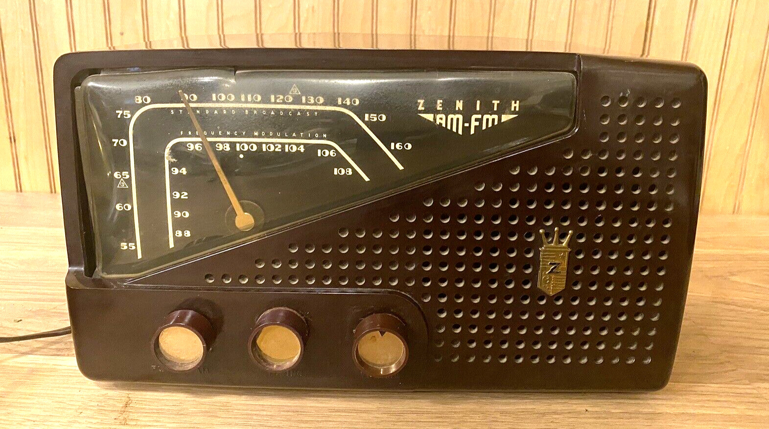 Vintage 1954 Zenith Tube Radio AM FM Model L721 Bakelite Case Radio works great