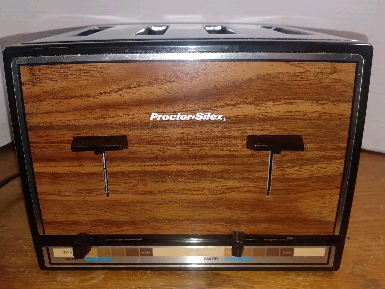 Vintage Proctor Silex 4 Slice Toaster Chrome Light Wood Grain Model T009B 