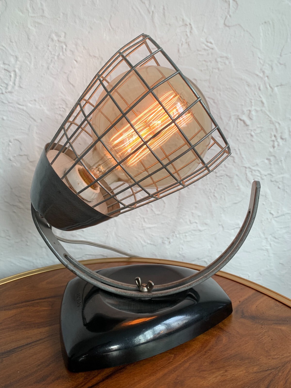 Vintage 1950s MCM in Excellent Condition Vintage 1950s MCM in Excellent Condition