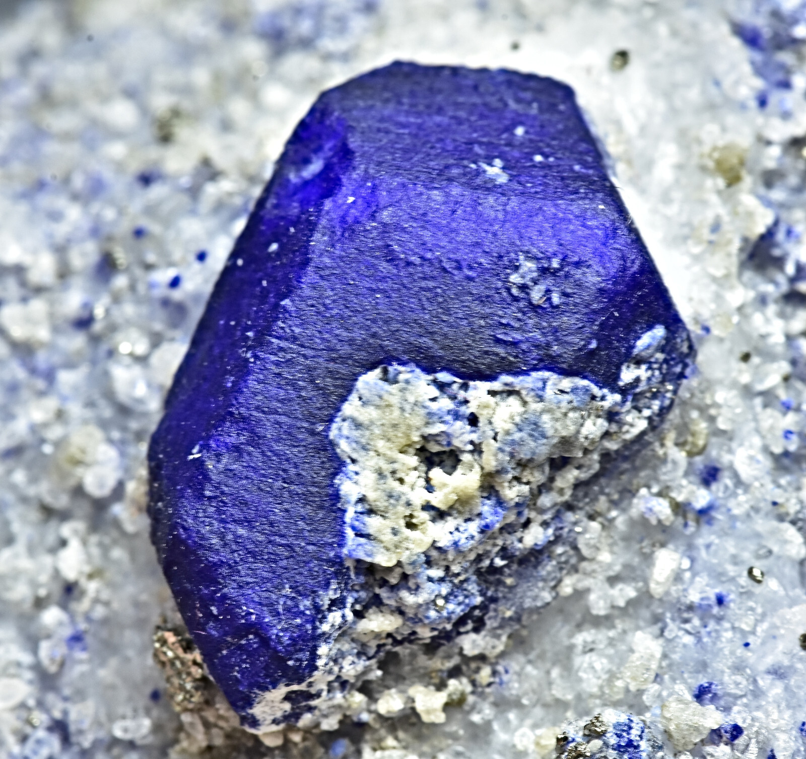 338 Gram Royal blue colour Terminated Unique Lazurite Crystal Specimen 338 Gram Royal blue colour Terminated Unique Lazurite Crystal Specimen