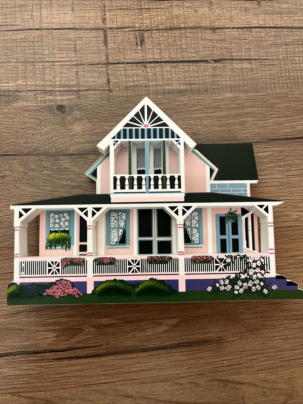 Shelia's Collectibles Houses 1998 Tranquility Oak Bluffs Massachusetts Vintage
