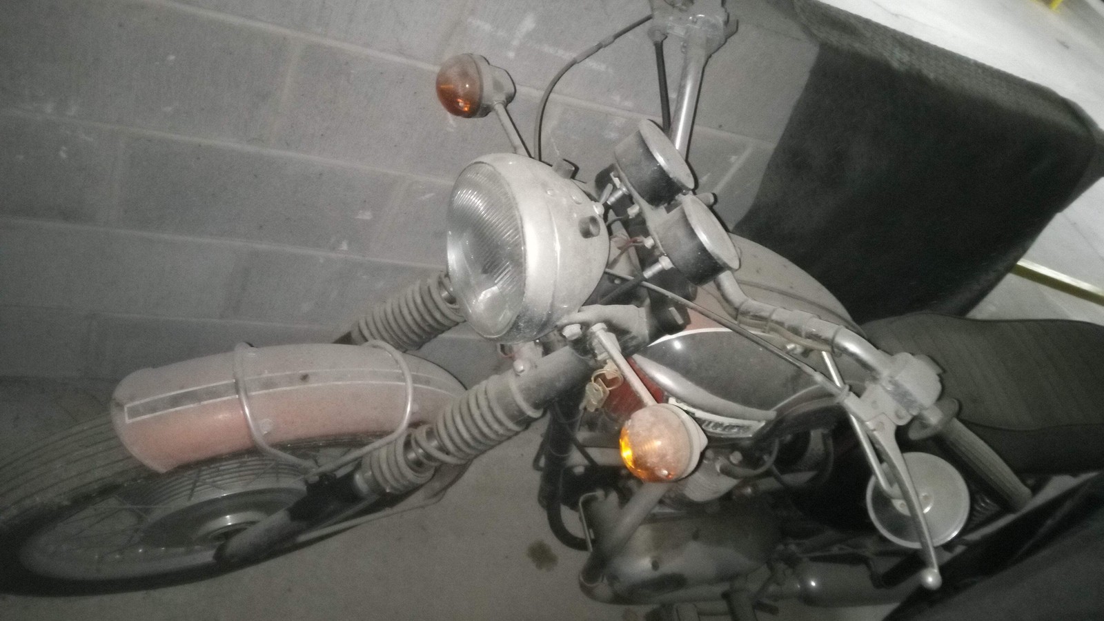 1971 Triumph Tiger Daytona Motorcycle + Triumph Workshop Manual