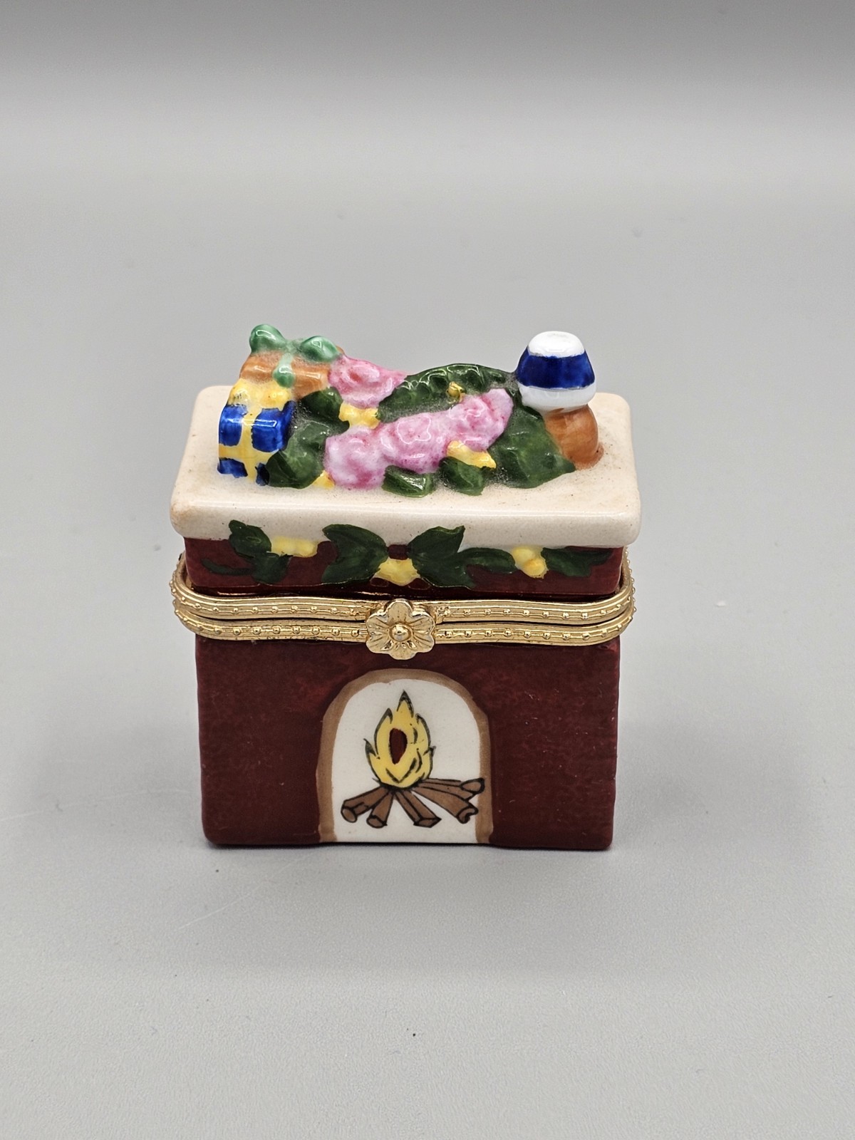 Vtg Porcelain Hinged Cottage Firelace Trinket Box Flowers Gift Gold Trim Storage
