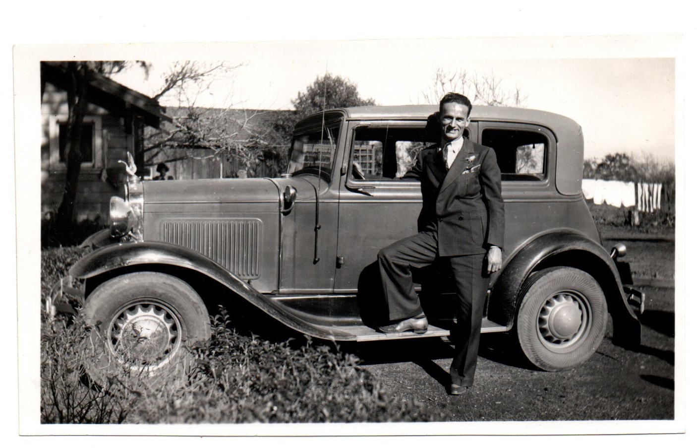 VINTAGE PHOTO 1932 STUDEBAKER W/ SWAN RADIATOR CAP  & DAPPER GENTLEMAN