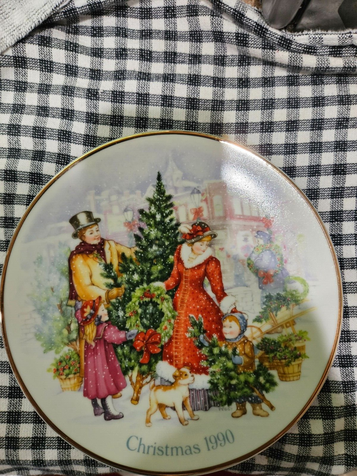 Avon 8” Christmas Collectible Plate