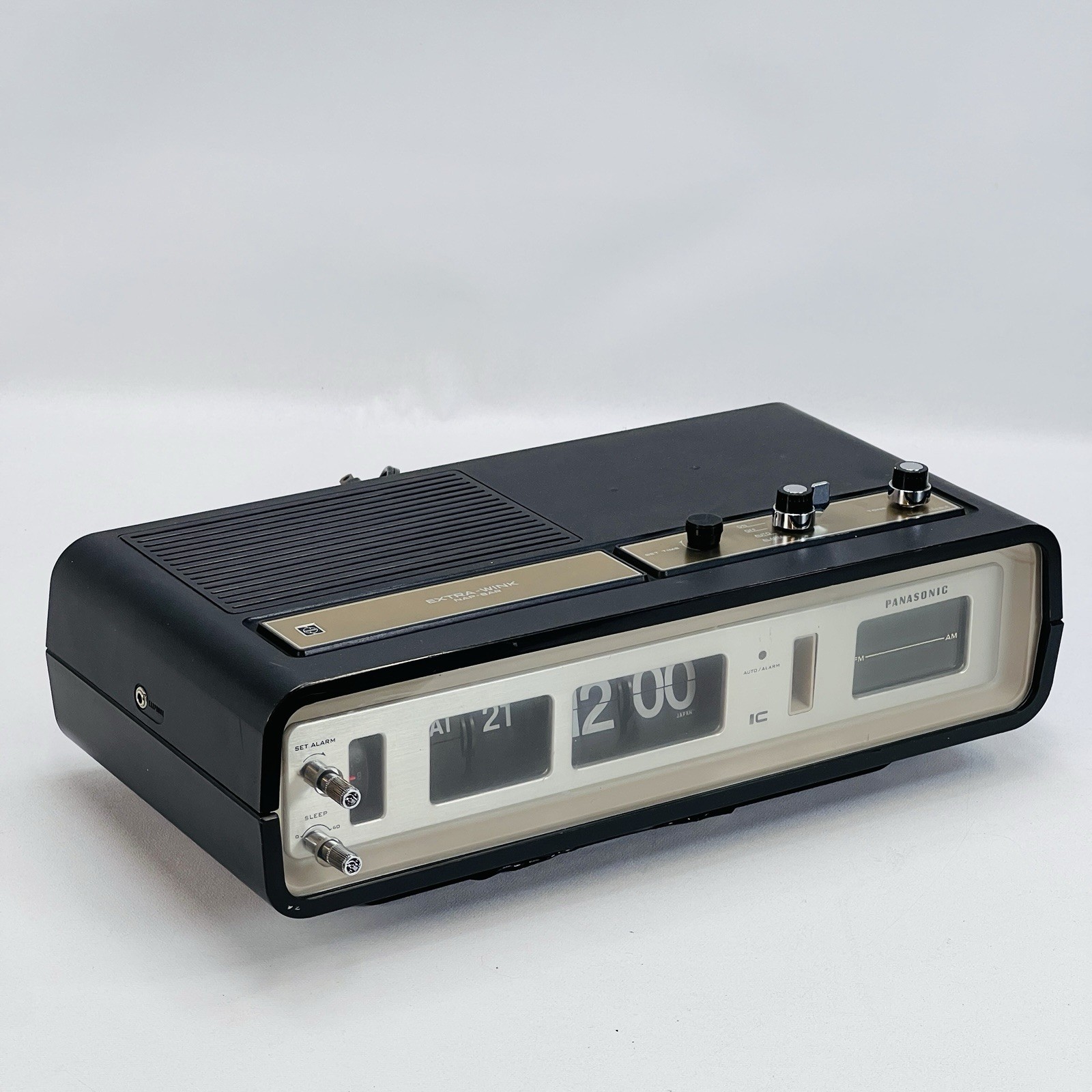 VTG Panasonic RC-6551 Flip Clock Alarm Radio AM/FM w/ Calendar Dator
