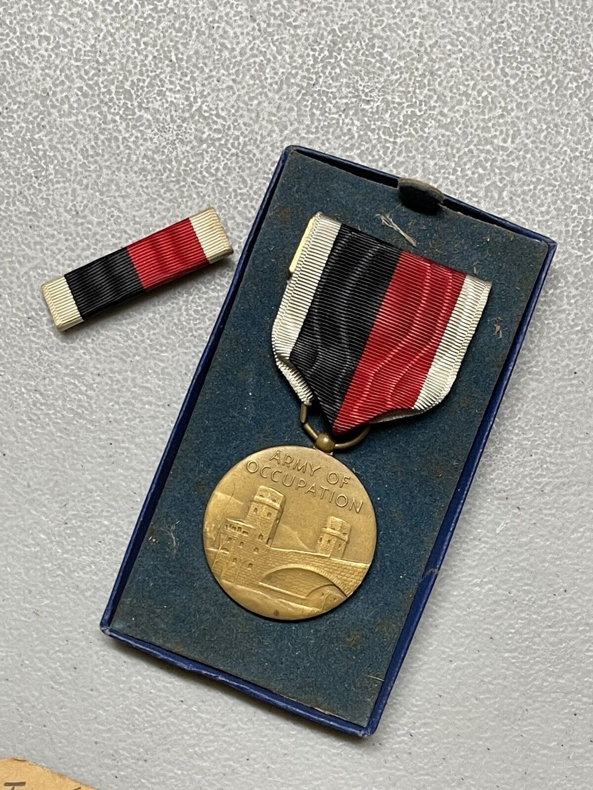 VINTAGE WW II ORIGINAL Full Set Of US Army of Occupation Medal & Bar in Box
