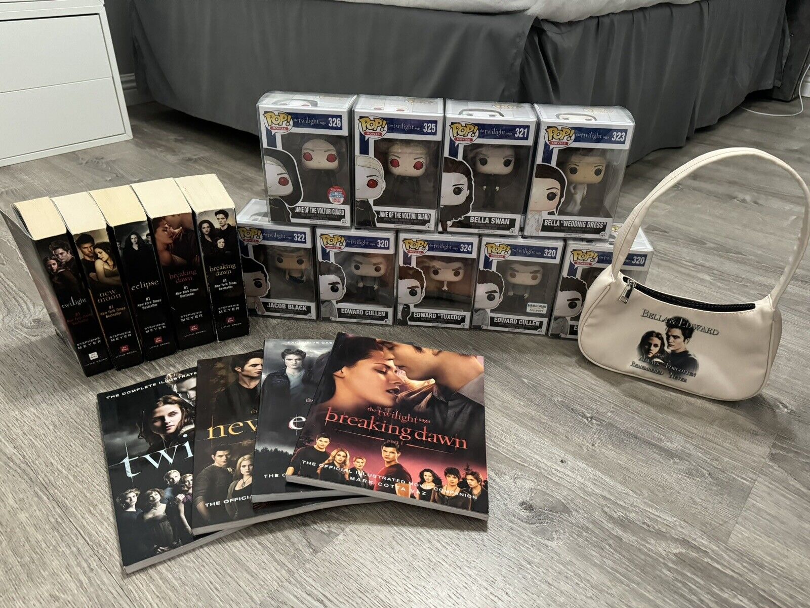 Twilight Funko Pop Collection with Collectable Books And Bag (good condition)
