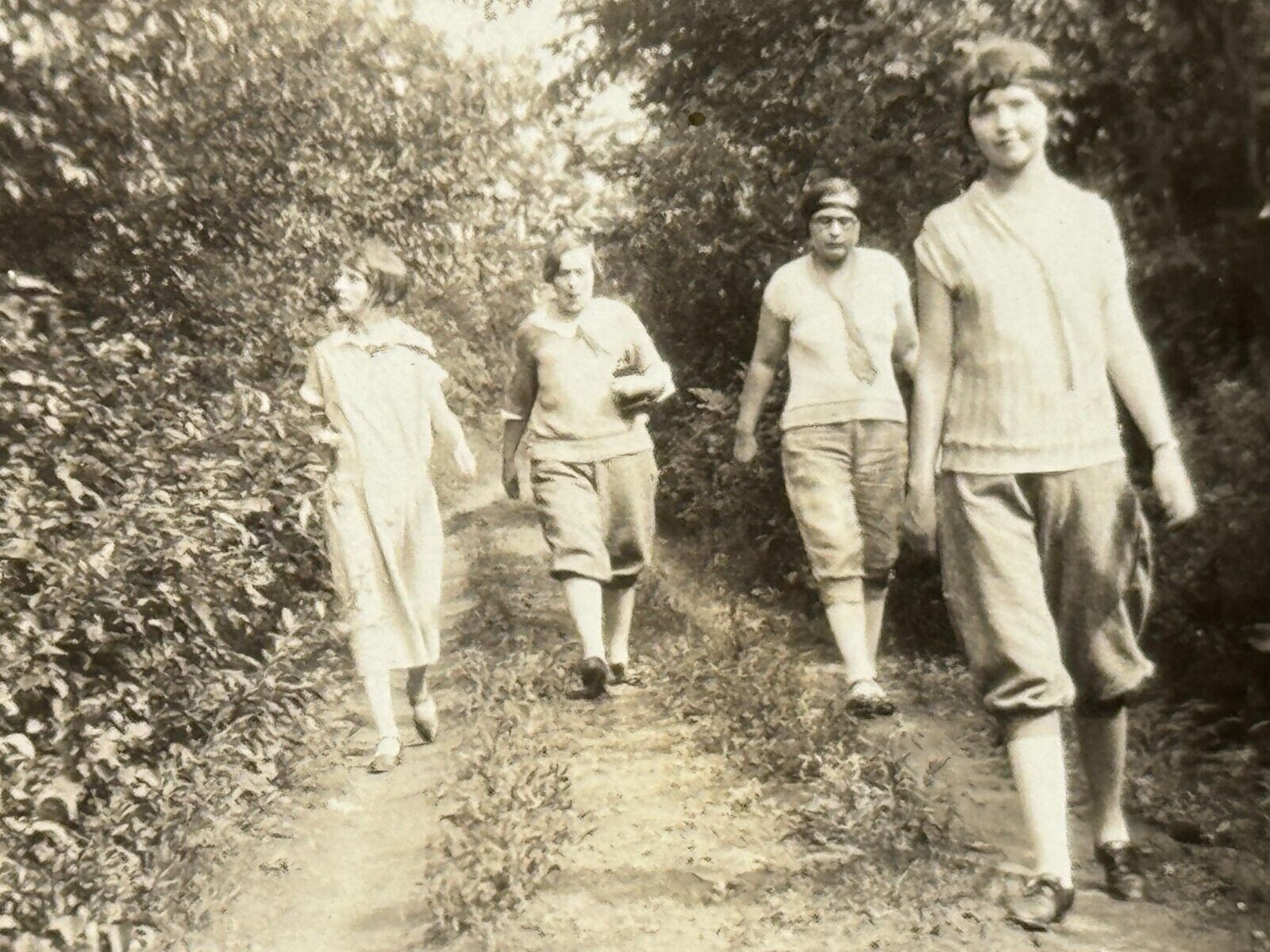 1Q Photograph Group 4 Pretty Women Walking Down Country Dirt Road 1920\'s