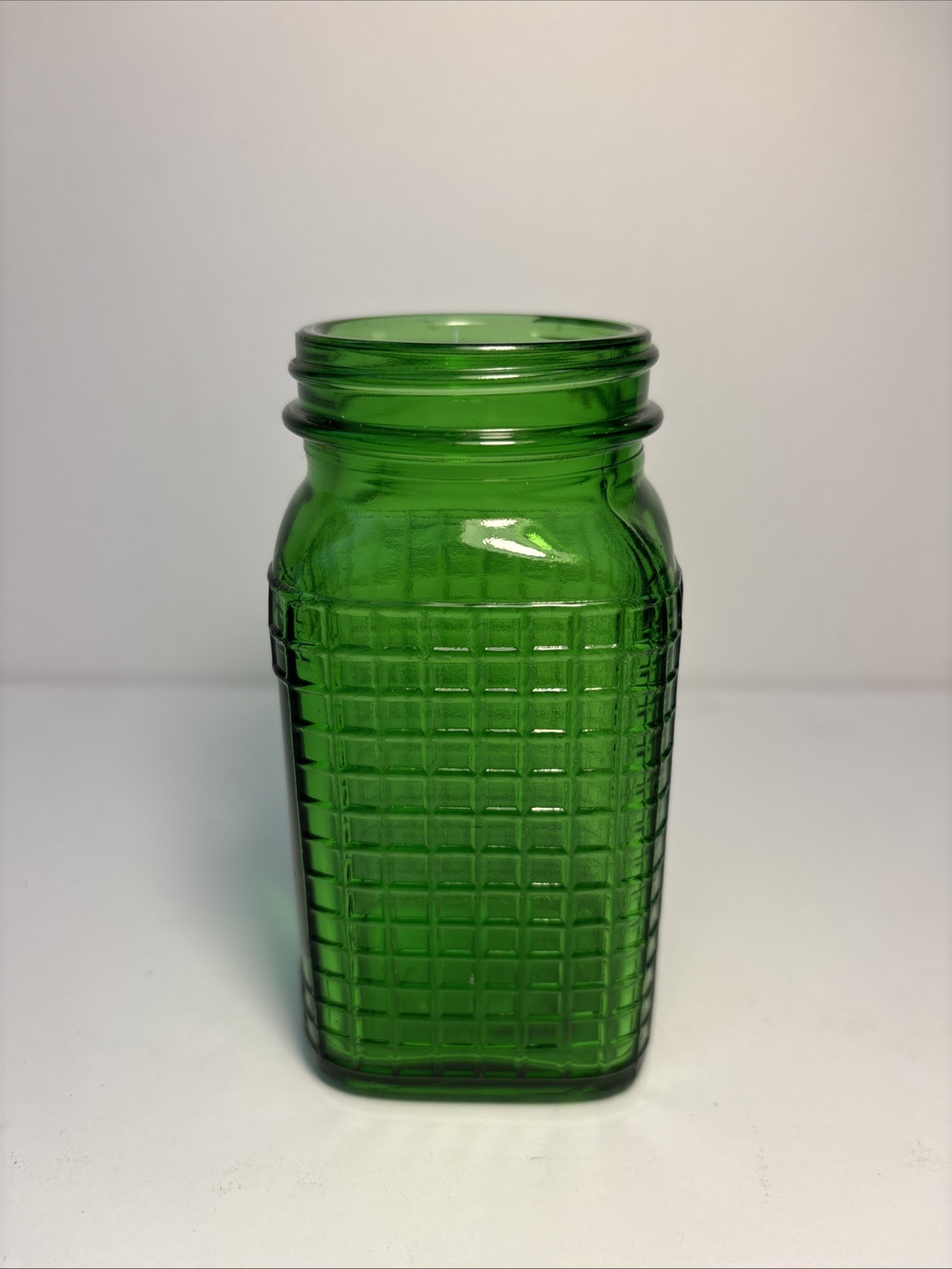 VTG 1932 Green Glass Hoosier Shaker Jar Owens Illinois Waffle Grid Pattern 5” VTG 1932 Green Glass Hoosier Shaker Jar Owens Illinois Waffle Grid Pattern 5”