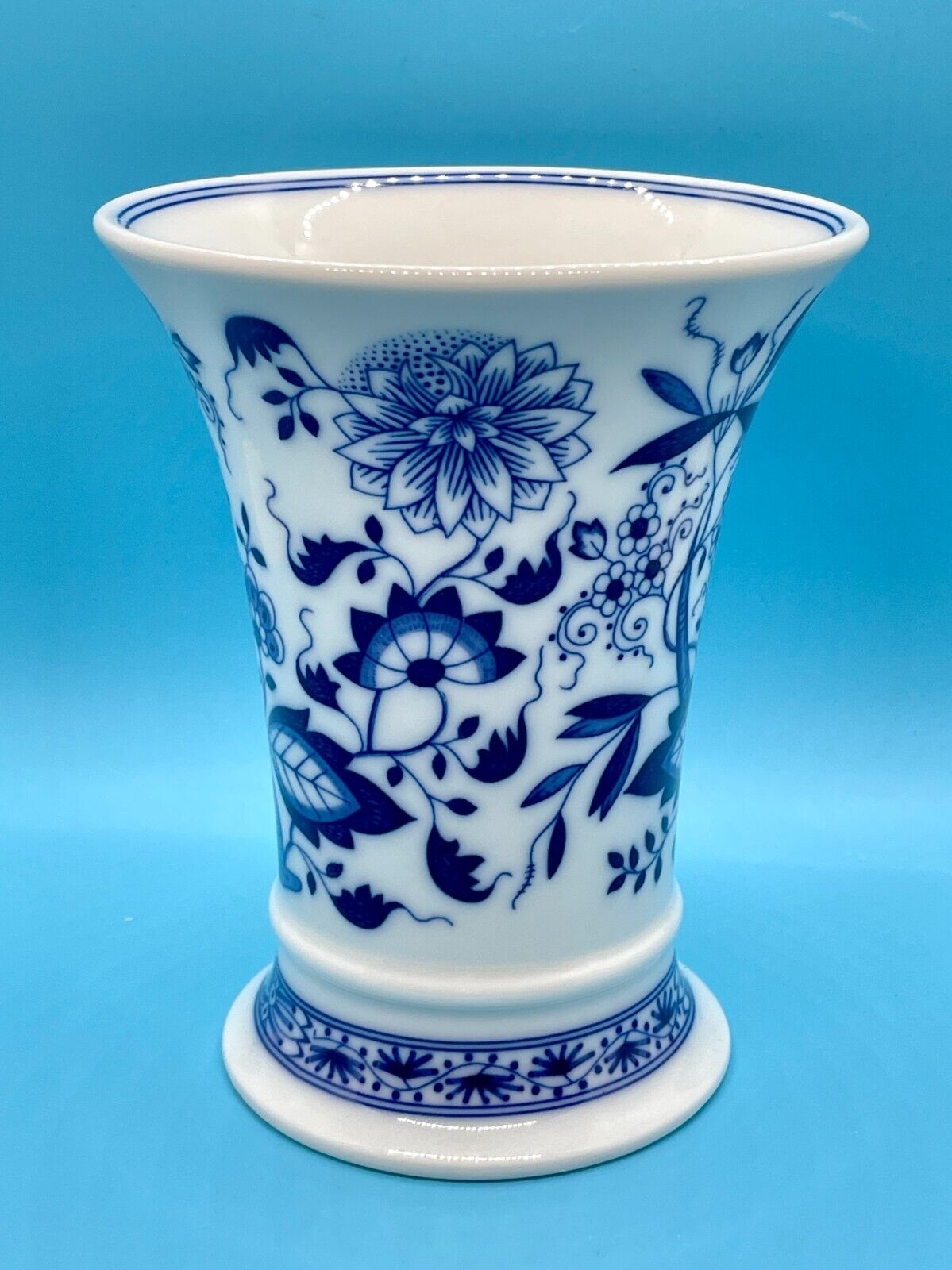 Vintage Hutschenreuther Blue Onion 6” Vase – EUC