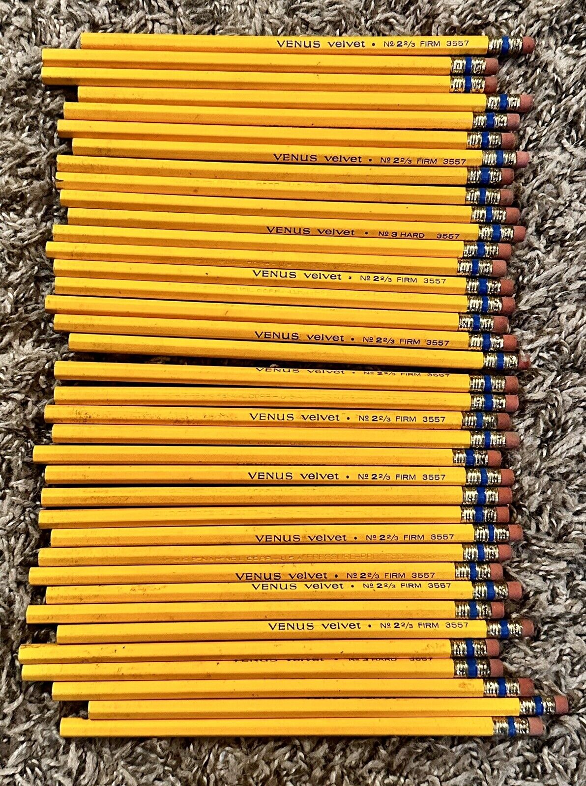 Vintage Lot (37) Unsharpened Pencils Venus Velvet • No 2 ⅔ Firm 3557