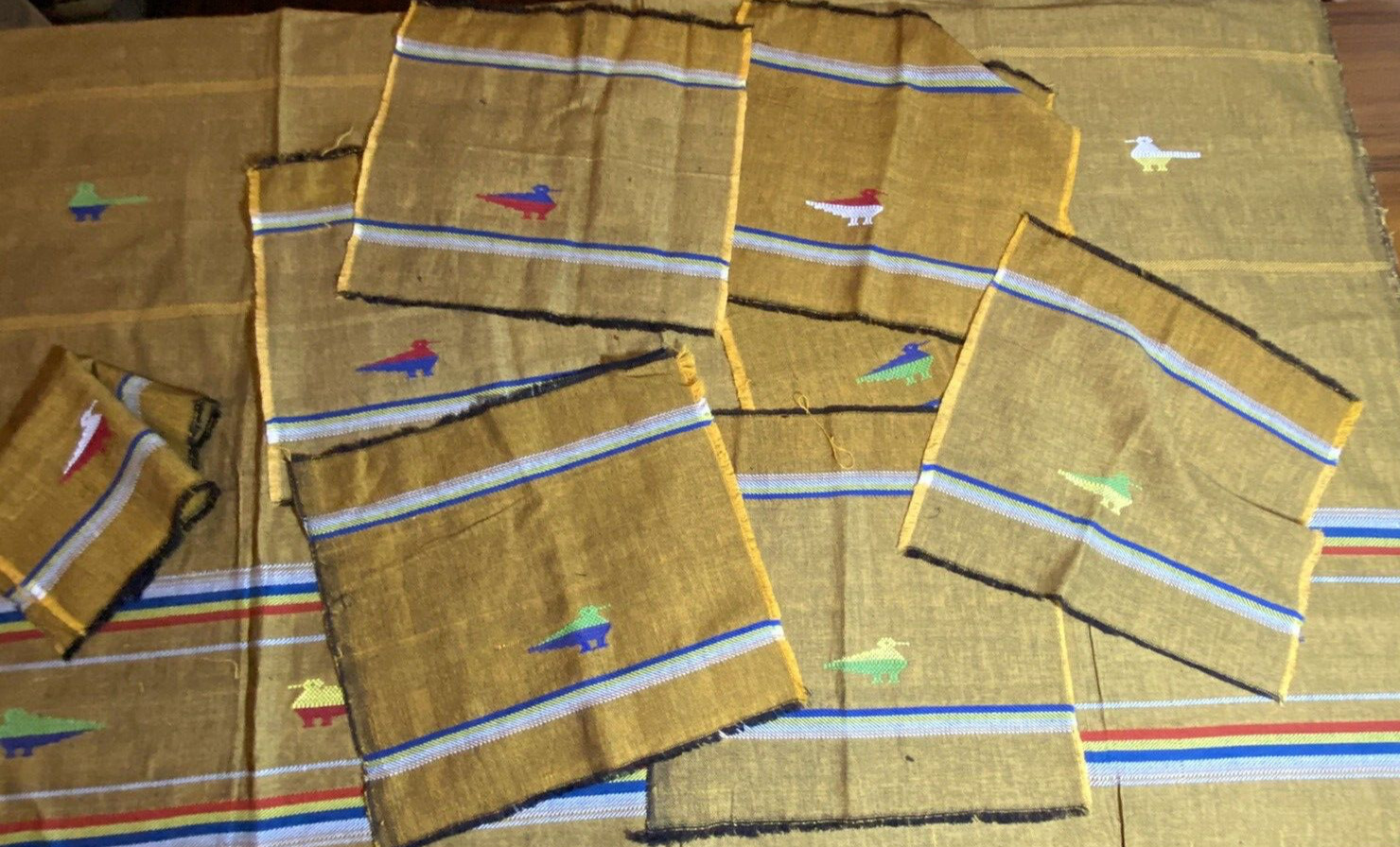 Vintage Hand Embroidered Tablecloth &8 Napkins Guatemala Latin America Boho Gold