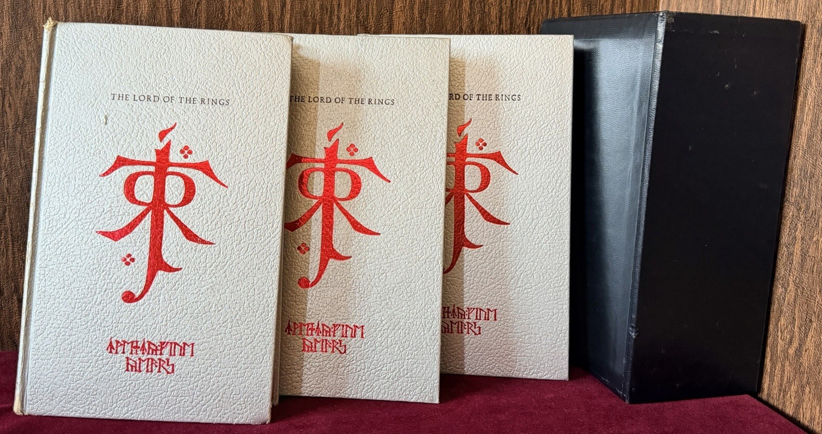 Rare 1981 The Lord of the Rings Silver Anniversary Edition 3 Book Set With Case Rare 1981 The Lord of the Rings Silver Anniversary Edition 3 Book Set With Case