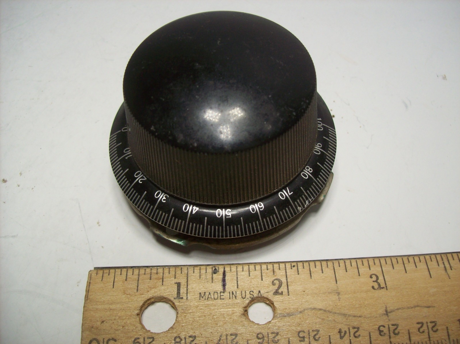 7 Vintage Electronic Instrument and Radio knobs