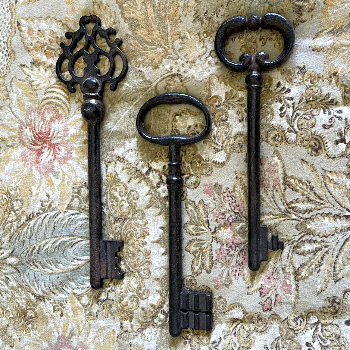Ballard Design Lot of 3 Metal Keys Antique Style Ornate Decorative Ballard Design Lot of 3 Metal Keys Antique Style Ornate Decorative
