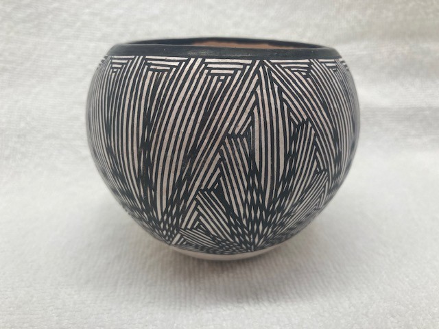 Vintage Acoma Pueblo Fine Line Seed Bowl by D.Patricio Vintage Acoma Pueblo Fine Line Seed Bowl by D.Patricio