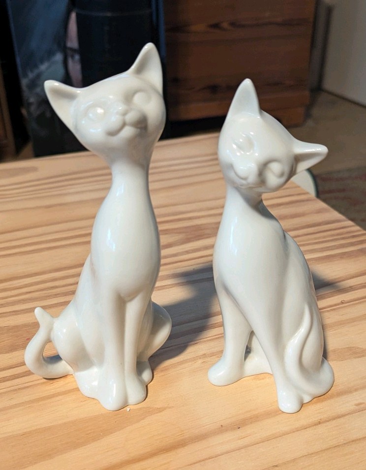 2 Otagiri White Porcelain Sitting Cat Figurines OMC Japan 7.5\ 2 Otagiri White Porcelain Sitting Cat Figurines OMC Japan 7.5\