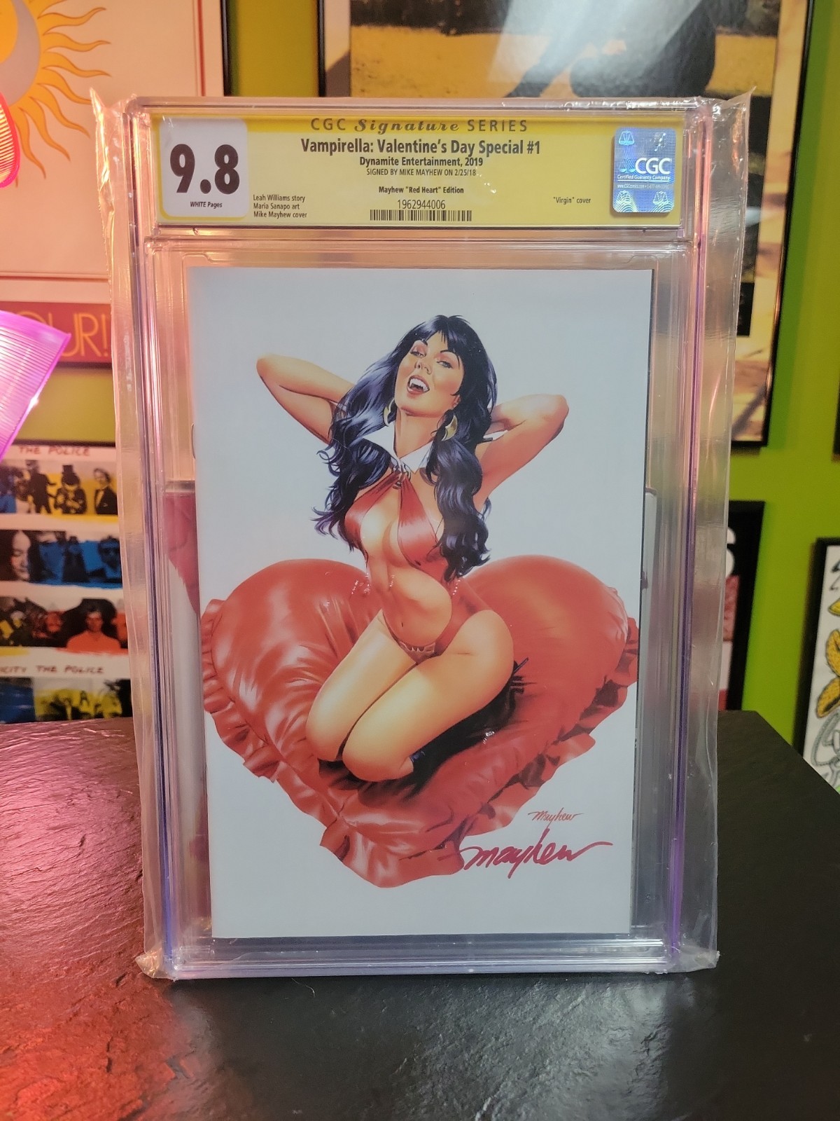 Vampirella Valentine's Day Special 1 CGC SS 9.8 Signed Mike Mayhew Red Heart Vampirella Valentine's Day Special 1 CGC SS 9.8 Signed Mike Mayhew Red Heart