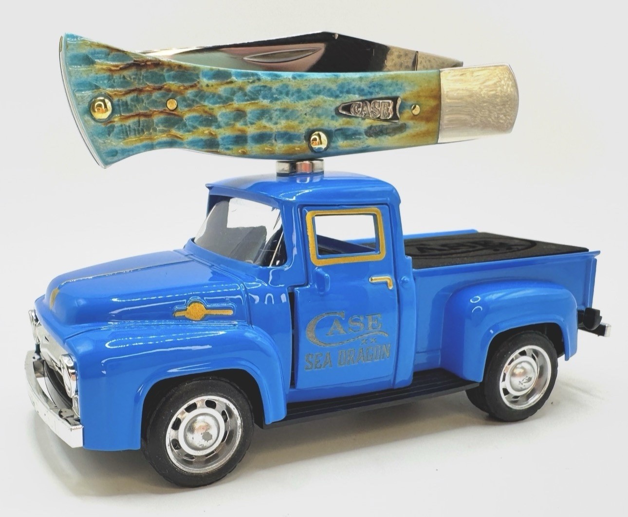 Case XX Sea Dragon Knife Display Truck w/ Magnet & Foam Insert