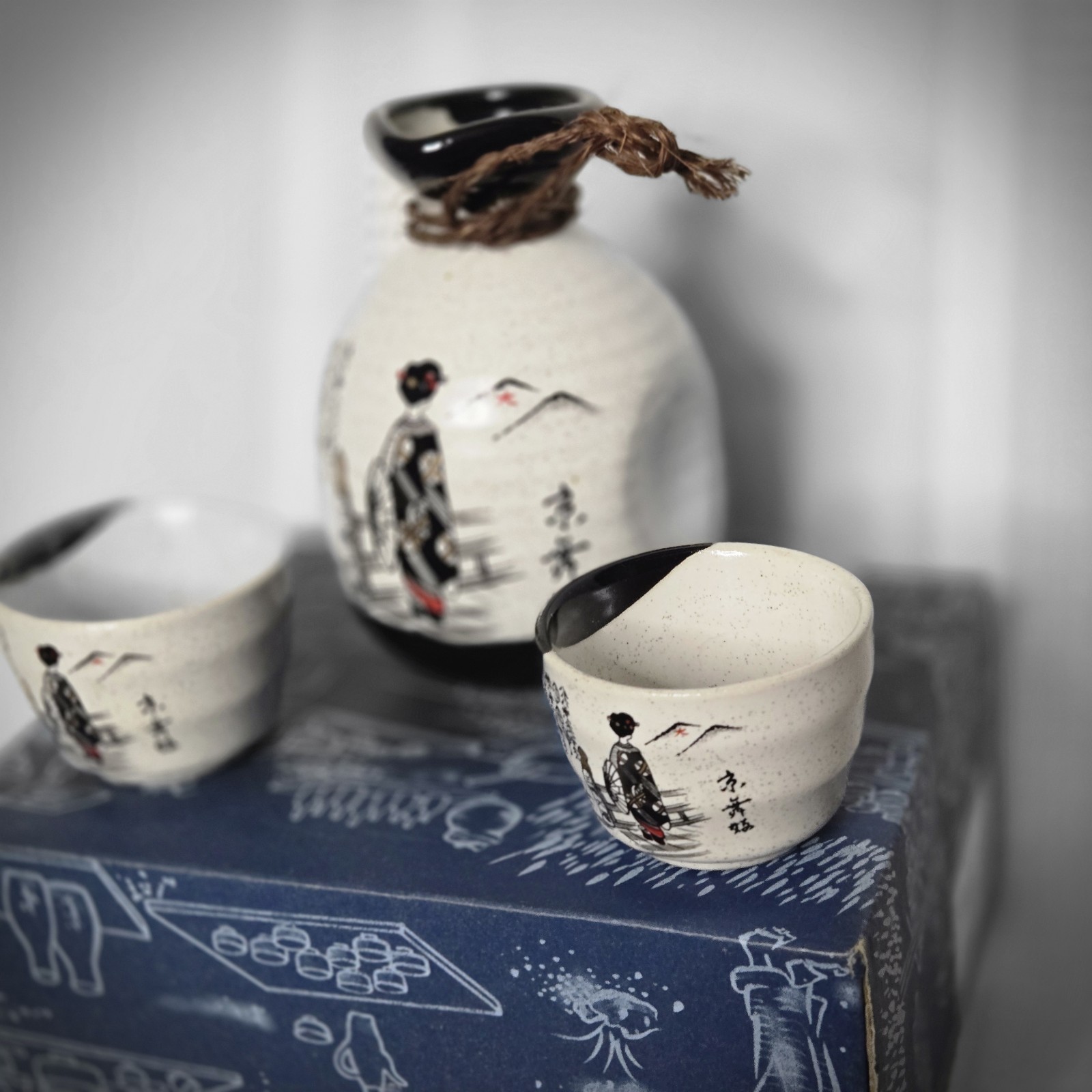 Vintage Japanese Ceramic Sake Set Tokkuri 2 Cups Made In Japan