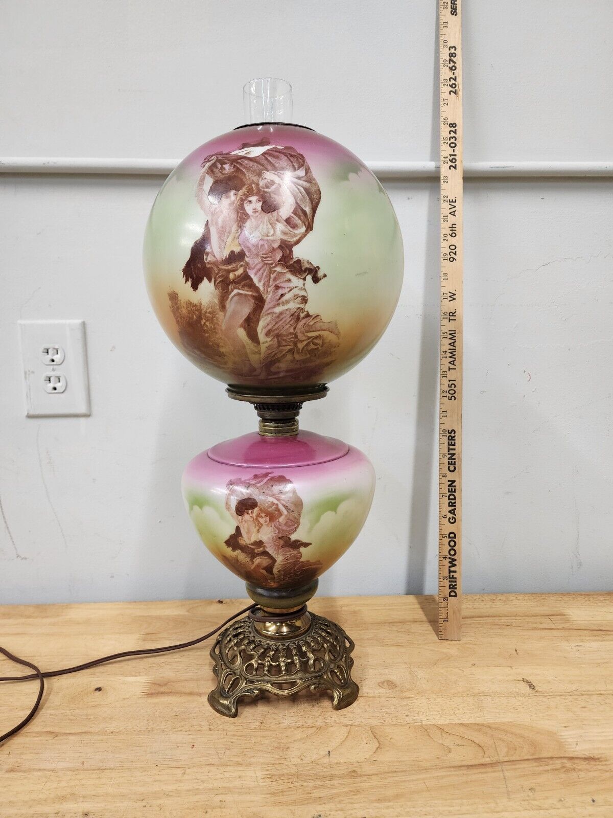 Hand Painted Gone With The Wind Double Globe Table Lamp \