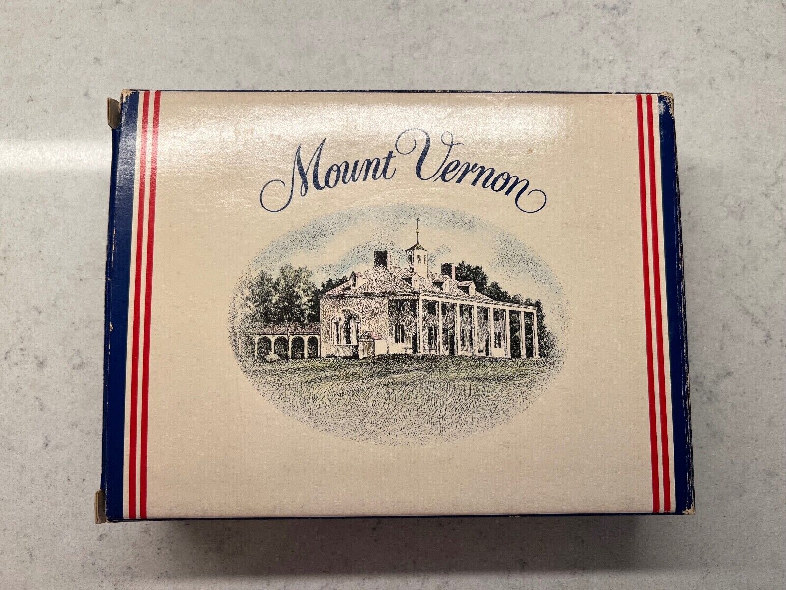 Avon Mount Vernon Plate Cobalt Blue w/ 2 Hostess Soaps George Martha Washington