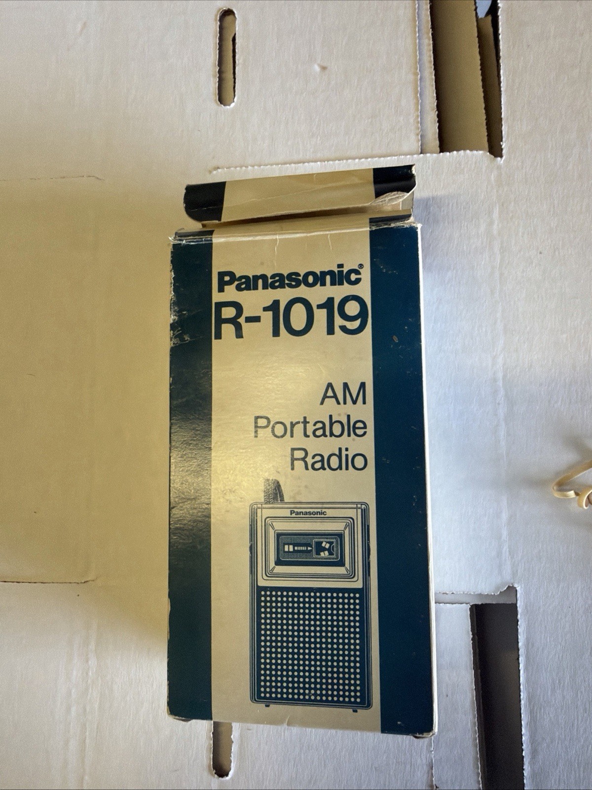 Vintage Panasonic R-1019 Portable AM Transistor Radio Black Handheld Pocket Work