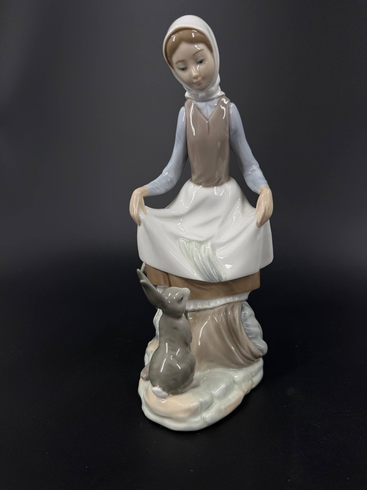Lladro 4826 Girl with Rabbit Porcelain Figurine Spain 9.25