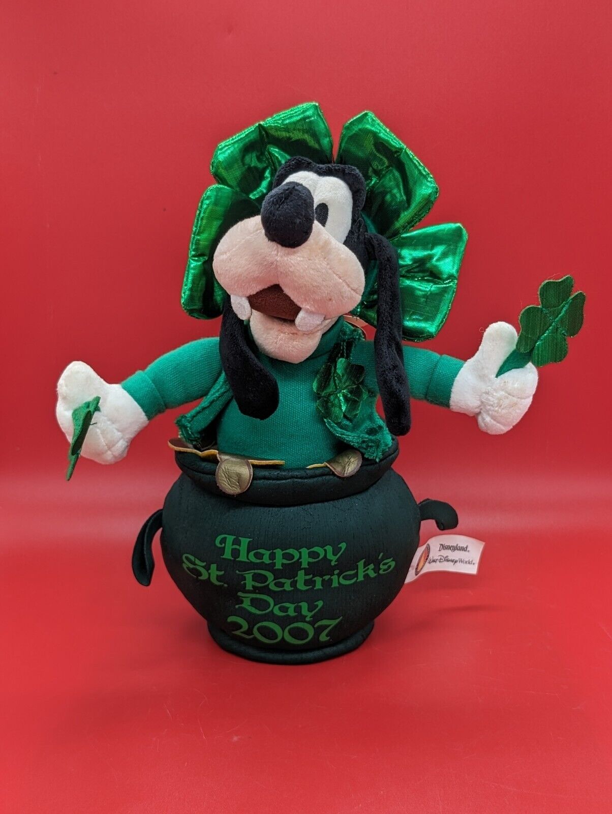 NWT Disney World Parks Goofy 2007 St Patrick’s Day Retired Plush Pot Of Gold 9”