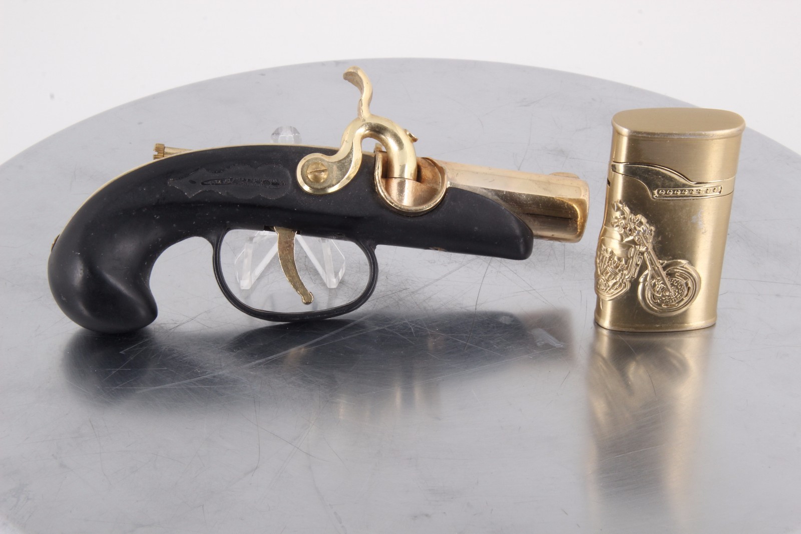 SET OF TWO LIGHTERS DERRINGER PISTOL TABLE GUN & MOTORCYCLE DESIGN 2217B SET OF TWO LIGHTERS DERRINGER PISTOL TABLE GUN & MOTORCYCLE DESIGN 2217B