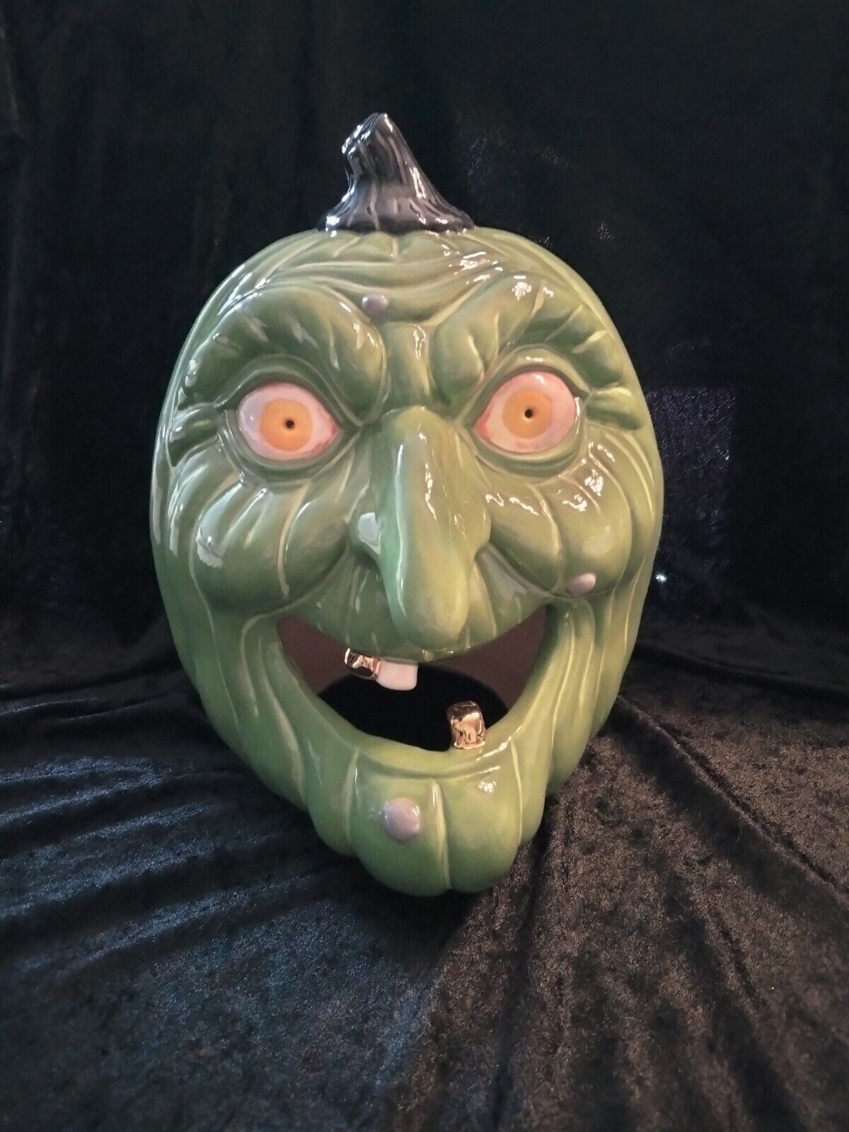 Green Witch - Jack O Lantern - Ceramic - With Fairy Lights - Gold Teeth