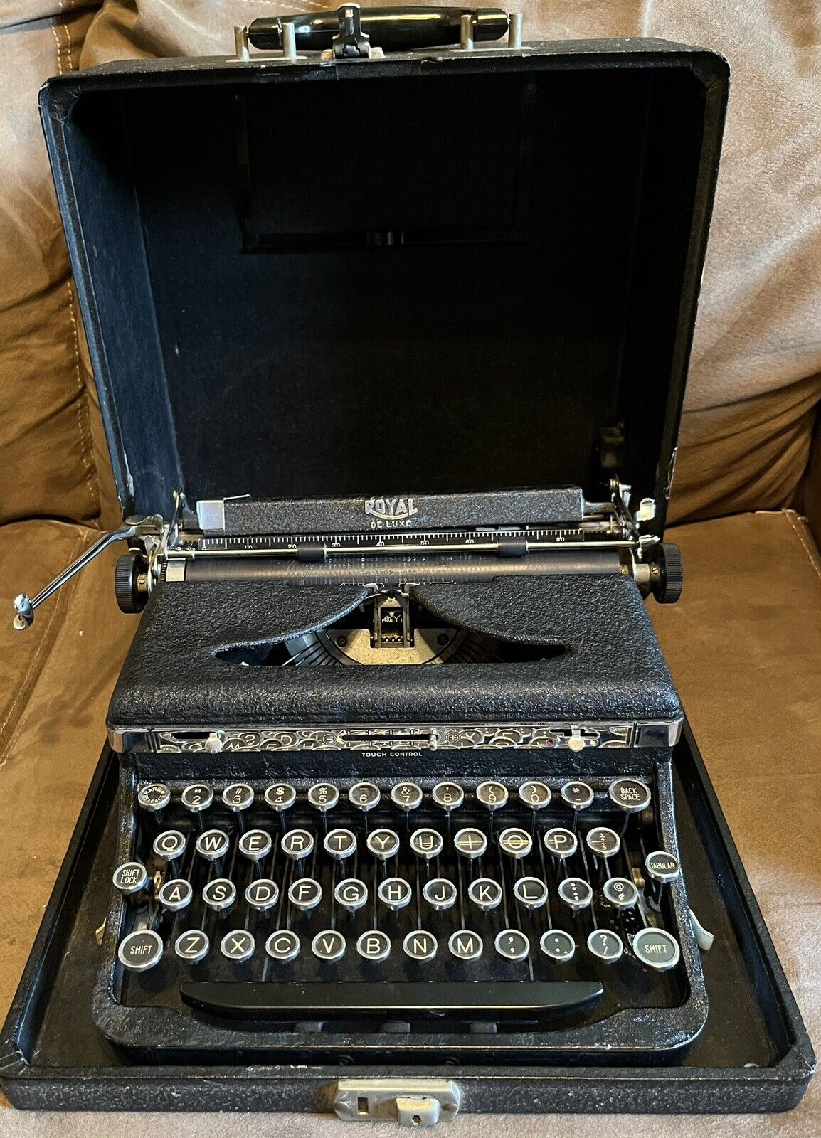 Vintage 1938 Royal De Luxe Touch Control Typewriter With Leather Hardshell Case