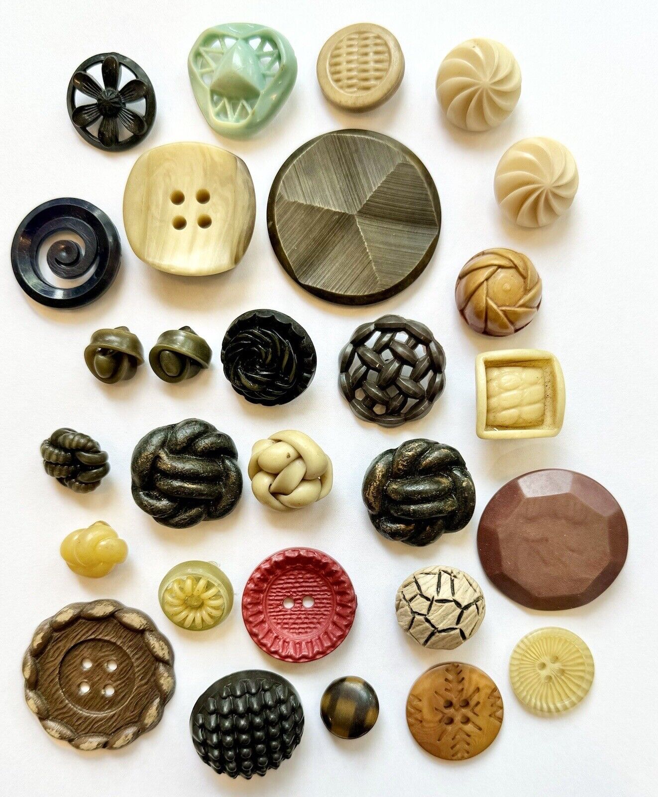 Lot 0f 25 Cool Vintage Buttons Plastic Celluloid Extruded and More