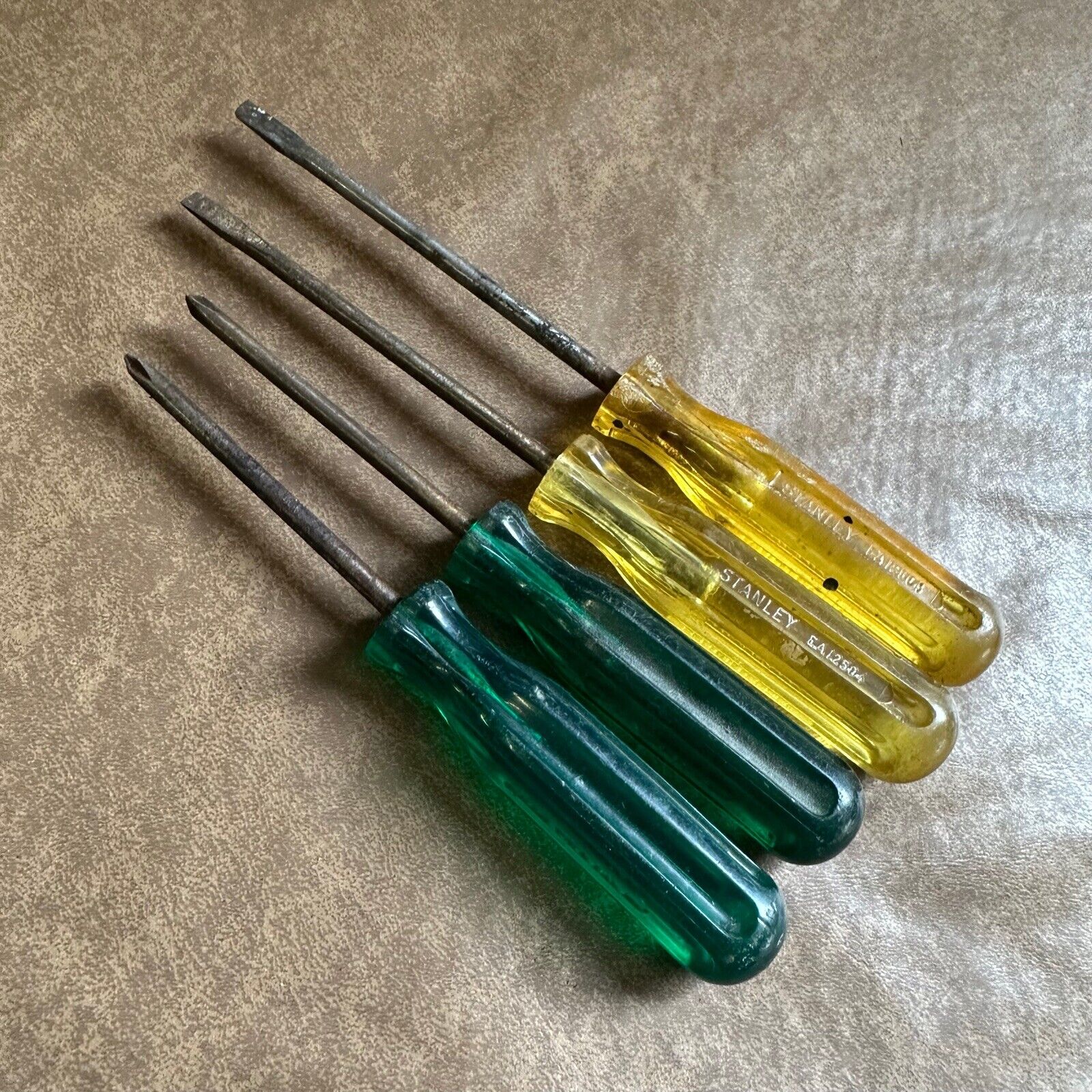 4x VINTAGE STANLEY & PHILLIPS HEAD SLOTTED AUSTRALIAN MADE SCREWDRIVERS