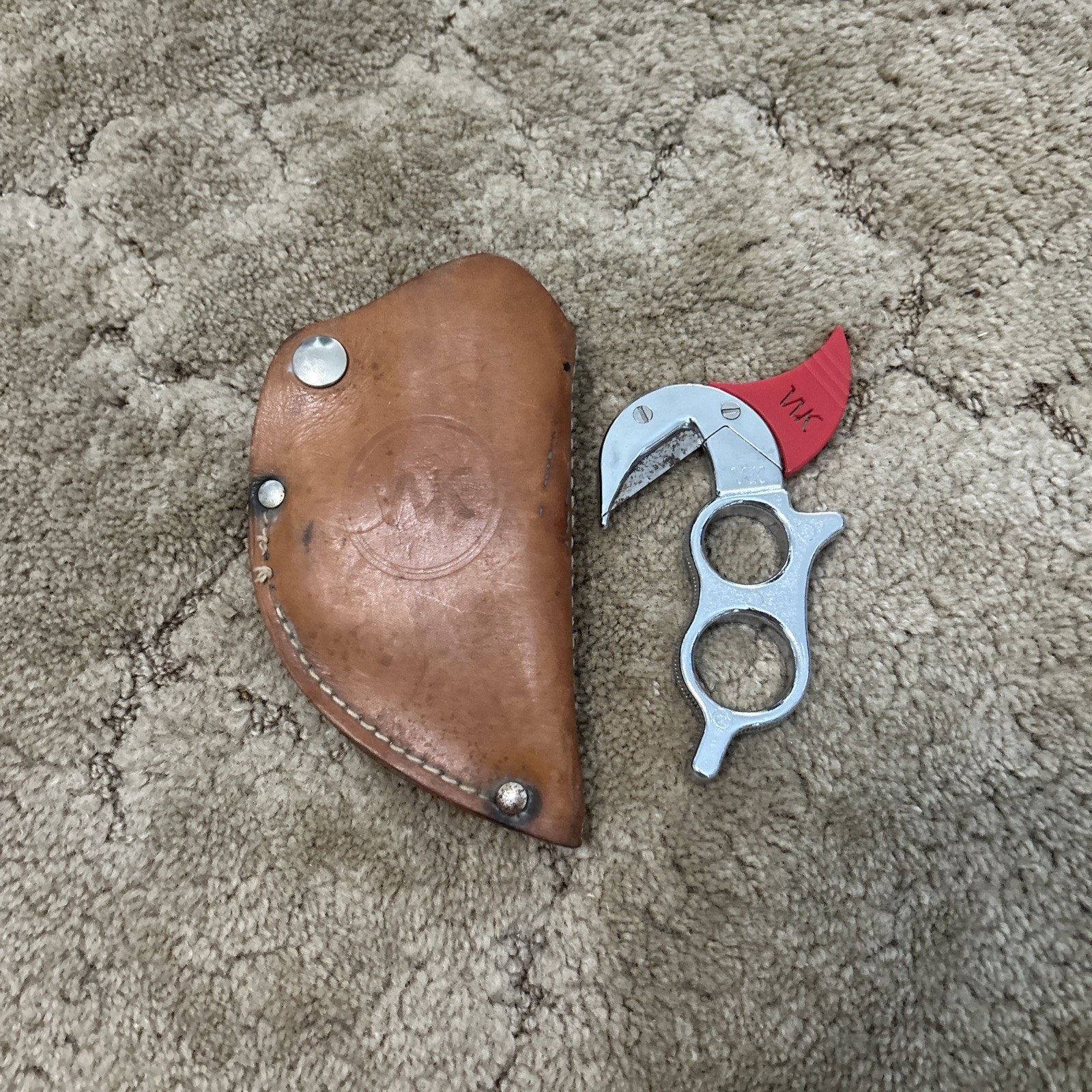 Vintage 2 Finger WK Wyoming Skinner-Gut Skinning Knife & Leather Sheath Vintage 2 Finger WK Wyoming Skinner-Gut Skinning Knife & Leather Sheath