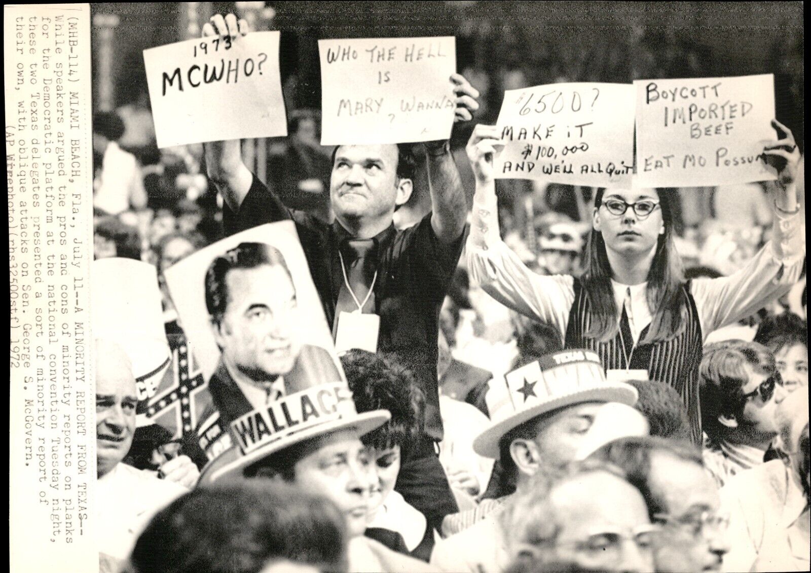 LD285 1972 Wire Photo MINORITY REPORT FROM TEXAS Senator George McGovern Signs