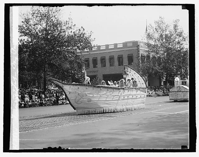 Photo:1929 Firemen's Labor Day Parade Float and Crowd