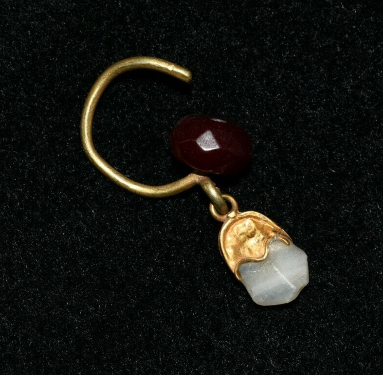 Genuine Ancient Roman Gold Earring with Agate Stone Circa Late 1st Century AD