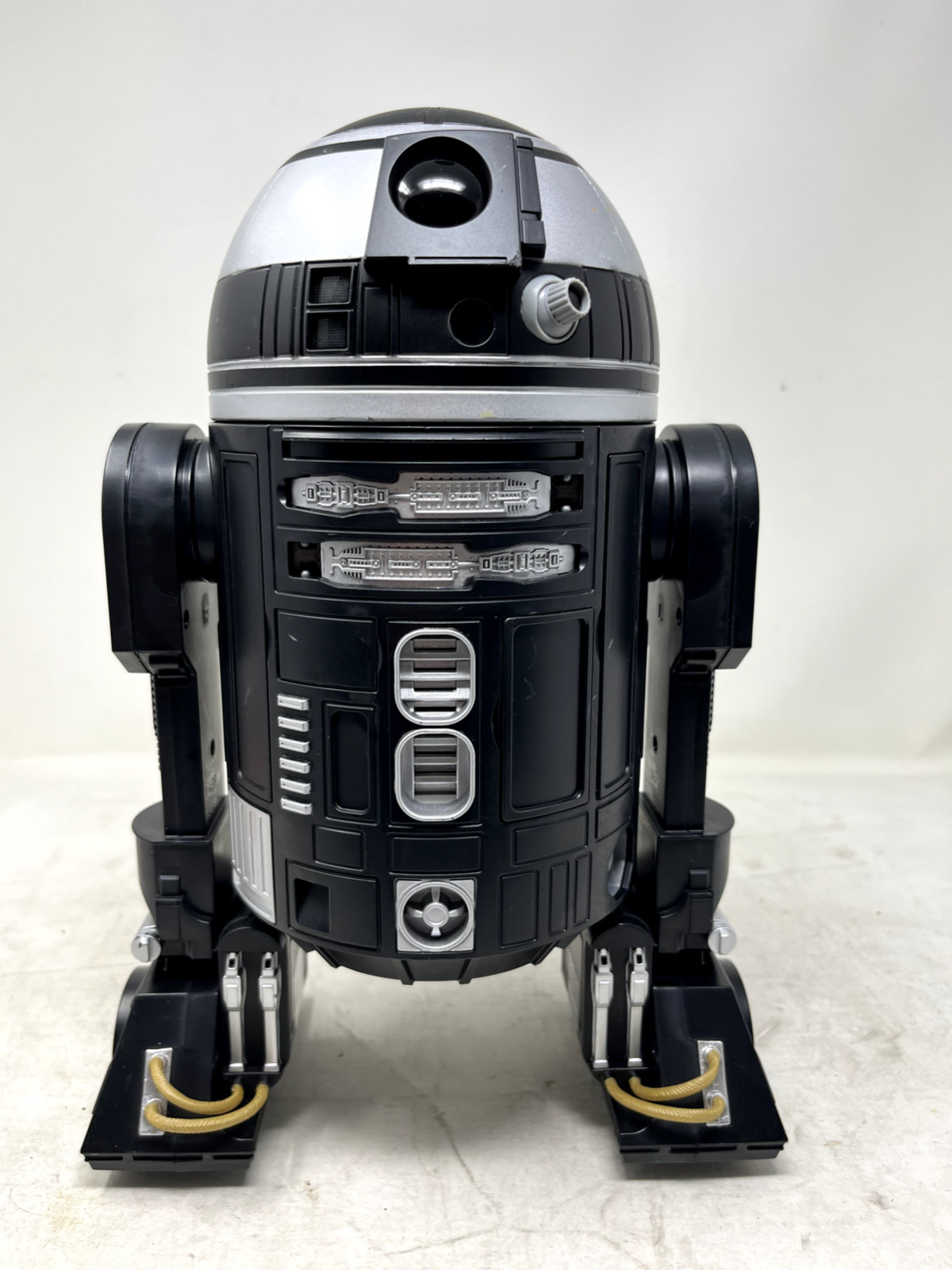 Galaxy's Edge Droid Depot STAR WARS Remote R Series